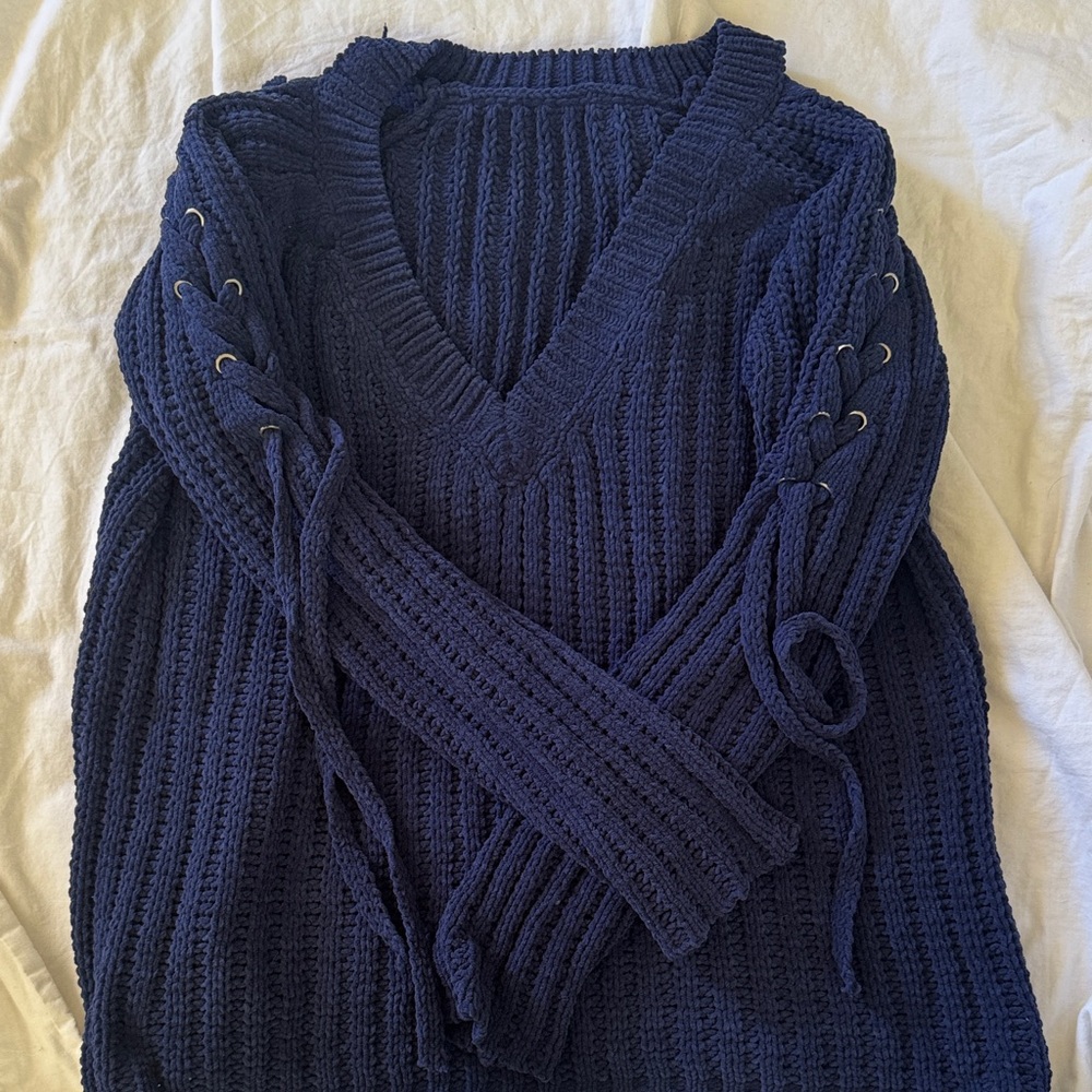 Super Soft Navy Lace-Up Sleeve V-Neck Knit Sweater - M/L